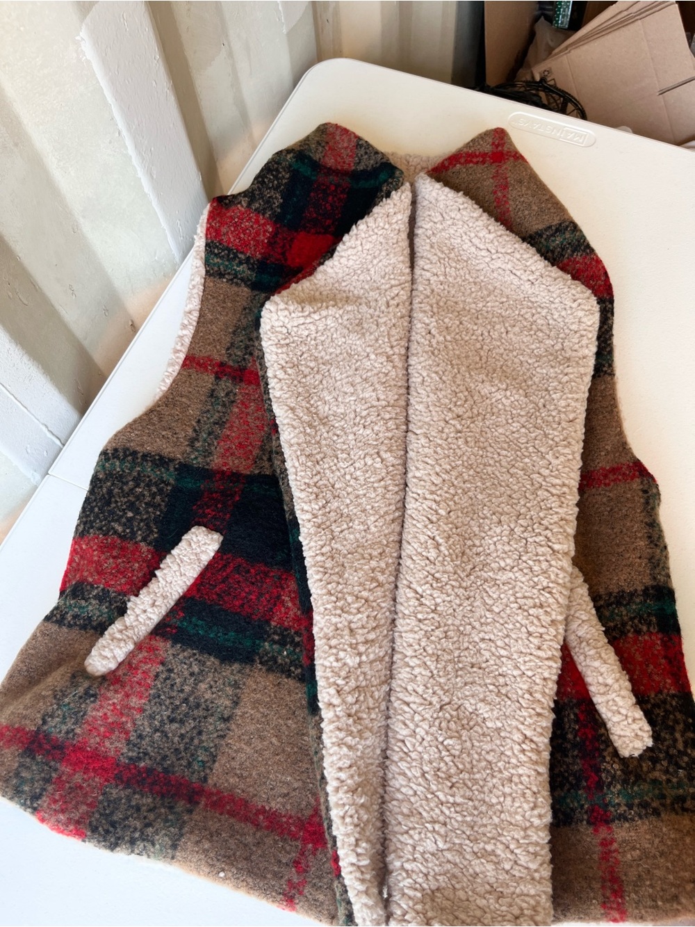 Plaid Sherpa-Lined womens Vest - Red & Brown